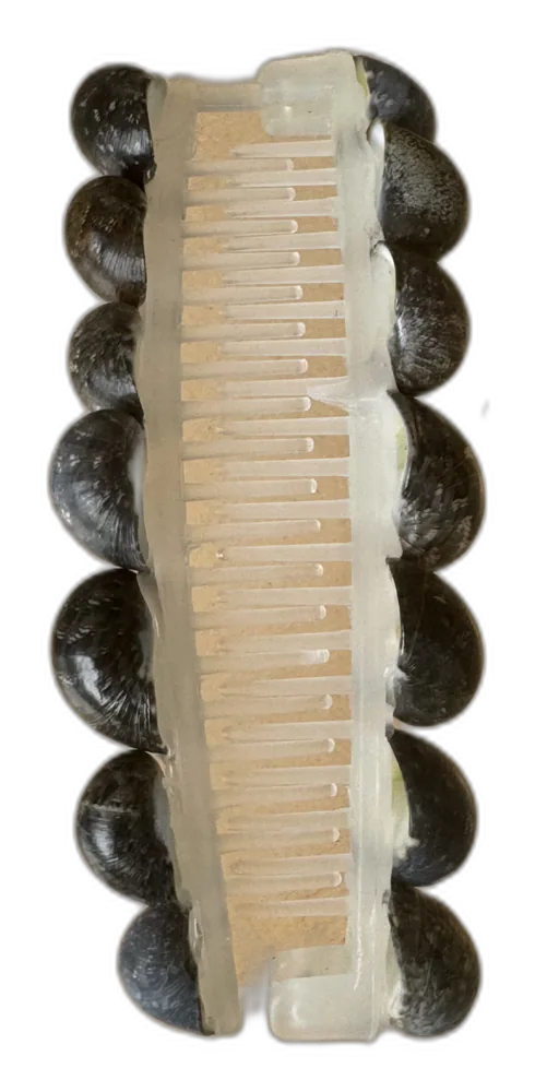 Cream banana clip lined with kūpeʻe shells